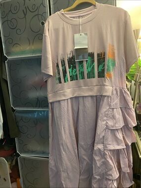 Light Lavender Ruffle Midi Dress with Graphic Detail - MOCO